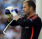 Stire din Sport : Lobonț a luat gol de la 35 de metri, Chivu a dat… autogol