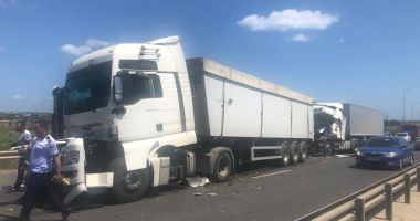 FOTO. TRAFIC RESTRICȚIONAT pe Autostrada A4. TREI CAMIOANE implicate într-un accident! - 3