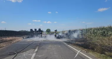 UPDATE Accident urmat de incendiu pe DN2 A, la Hârșova! Intervin mai multe echipaje de pompieri - 1