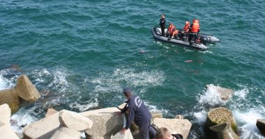 CADAVRU găsit între stabilopozi, în Portul Constanța - 2