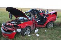 O mireasă a murit după ce mașina în care se afla s-a izbit de un copac