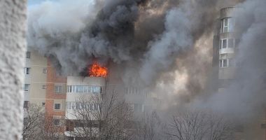 GALERIE FOTO-VIDEO / INCENDIU PUTERNIC ÎN CONSTANŢA. O PERSOANĂ S-A ARUNCAT DE LA ETAJ - 7