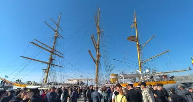 Aventura transatlantică a velierului „Mircea” a început! Cadeții s-au despărțit cu greu de cei dragi - 3