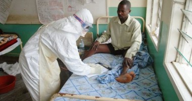 Stire din Actualitate : Medicul care conduce lupta împotriva Ebola în Sierra Leone a contractat virusul