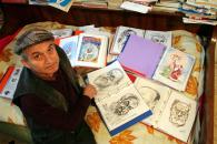 Stire din Cultură-Educație : Cetățeanul de onoare al umorului românesc, Leonte Năstase, captează realitățile orașului printr-o expoziție de fotocolaje
