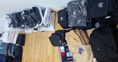 Adidași și treninguri din Turcia, confiscate de polițiști la Mangalia - 2