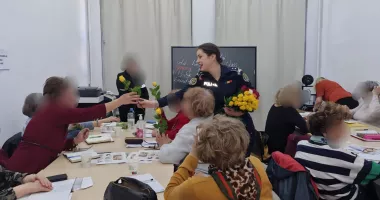 Stire din Eveniment : Mame și bunici din Constanța, surprinse de polițiști cu un gest simbolic
