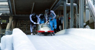Stire din Sport : Echipa olimpică a României a plecat la Soci.  Mult succes Andreas Neagu!