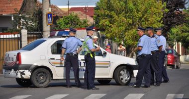 Stire din Eveniment : MAI: Aproximativ 20.000 de polițiști, jandarmi și pompieri vor asigura paza și protecția secțiilor de vot