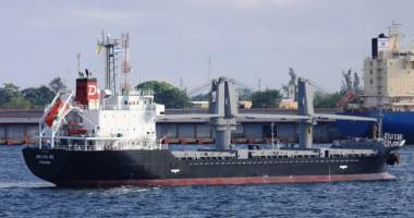 Stire din Economie : Echipajul unei nave s-a otrăvit mâncând pește tropical