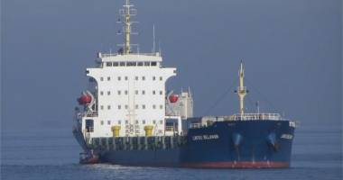 Stire din Actualitate : Echipajul unei nave în flăcări a fost salvat