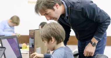 Stire din Cultură-Educație : Echipamente IT pentru mai multe școli din județ