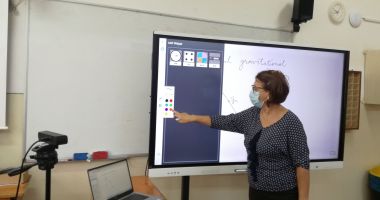 Echipamente interactive Smart, pentru lecţiile online, la Liceul „Ovidius”