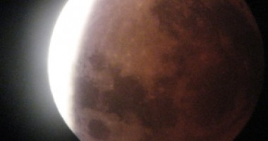 Stire din Cultură-Educație : Eclipsa totală de Lună, vizibilă și la Constanța