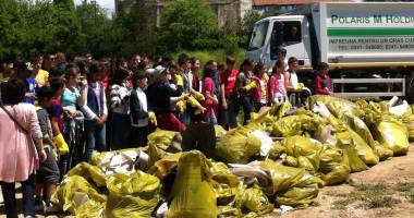 Stire din Social : Acțiune de ecologizare pe plaja Modern din Constanța