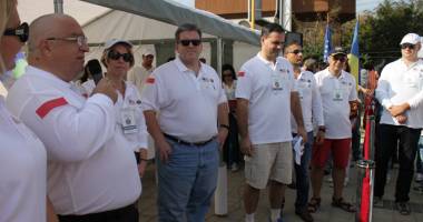 Lecție de implicare de la americani. Militarii și diplomații au făcut curățenie pe plaja din Mamaia - 3