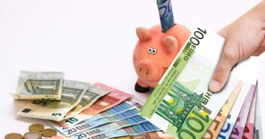Stire din Economie : Economiile în valută, un salt mai rapid decât cele în lei