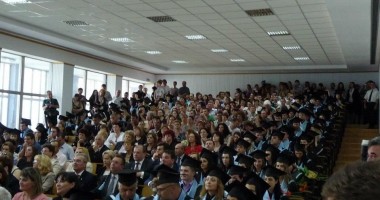 Stire din Cultură-Educație : Distincție BNR pentru economiștii șaguniști