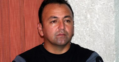 Stire din Sport : "A părăsit corabia în derivă precum șobolanii"