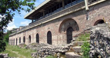 Stire din Cultură-Educație : Restaurarea Edificiului Roman cu Mozaic, amânată din cauza crizei