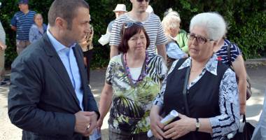Stire din Politică-Administrație : Edilul din Mangalia, întâlnire cu locuitorii care primesc ajutoare din partea primăriei