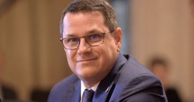 Stire din Actualitate : Eduard Hellvig, fostul şef al SRI, revine la PNL