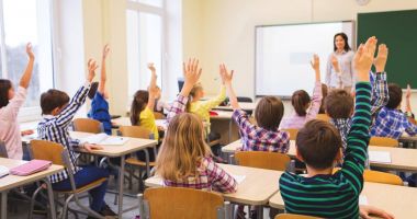 Stire din Cultură-Educație : Ministerul Educației și Cercetării neagă posibilitatea înghețării anului școlar