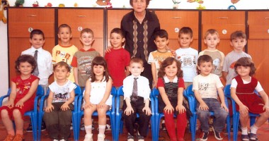 Stire din Cultură-Educație : Educatoarea constănțeană decorată de președintele Traian Băsescu