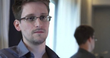 Stire din Actualitate : EDWARD SNOWDEN se teme pentru viața sa. Oficiali americani l-au amenințat cu moartea