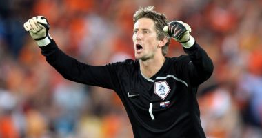Fotbal: Edwin van der Sar, în continuare la terapie intensivă, în stare stabilă, dar îngrijorătoare
