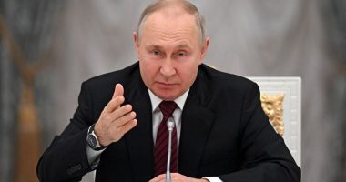 Stire din Actualitate : Rusia organizează a doua zi a alegerilor prezidenţiale. Ce arată sondajele