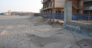 Plaja din Eforie arată ca după bombardamente - 3