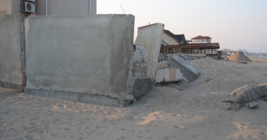 Plaja din Eforie arată ca după bombardamente - 4