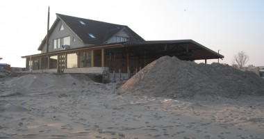 Plaja din Eforie arată ca după bombardamente - 6