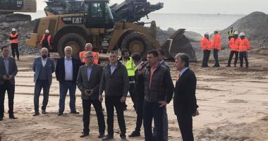 GALERIE FOTO. Au început lucrările de stopare a eroziunii costiere, la Eforie - 6