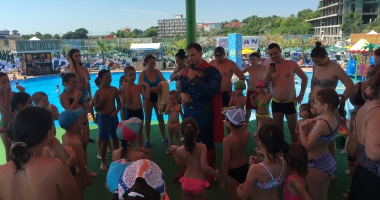Stire din Social : Galerie foto. Vara asta strigăm "Pârtieeee!", pe toboganele de la Eforie Aqua Park