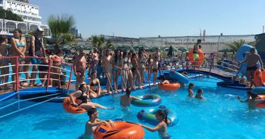 Stire din Social : Sâmbătă, se redeschide Eforie Aqua Park. O zi de bălăceală și pentru copiii sărmani