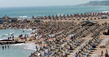 Stire din Economie : Moldovenii veniți pe litoral: "Nu știam că există o stațiune așa de frumoasă ca Eforie"