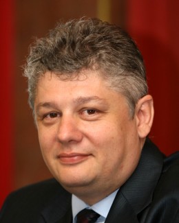Stire din Politică-Administrație : Cine vrea să-i "tragă" scaunul primarului Ovidiu Brăiloiu