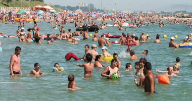 Stire din Social : Liber la plajă. Nivel mediu de radiații ultraviolete