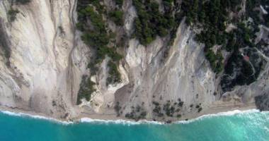 Galerie foto. CUTREMUR DEVASTATOR ÎN GRECIA!  Plaja Egremni, din insula Lefkada, RASĂ DE PE FAȚA PĂMÂNTULUI - 3