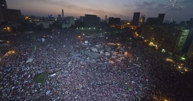 Stire din Actualitate : Egiptul, în DELIR! Președinte DEMIS, CONSTITUȚIE SUSPENDATĂ
