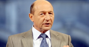 Stire din Politică-Administrație : Traian Băsescu: "E grea viața politicienilor infractori când instituțiile își fac treaba"