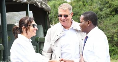 Klaus Iohannis se plimbă cu Land Cruiser în safari. Cum a fost surprins președintele - 3
