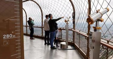 Stire din Actualitate : Turnul Eiffel s-a redeschis pentru public