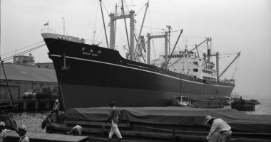 Stire din Economie : Prima călătorie a unei nave românești în jurul lumii (II)