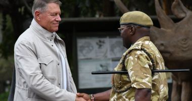 Klaus Iohannis se plimbă cu Land Cruiser în safari. Cum a fost surprins președintele - 2