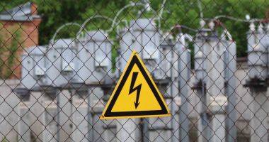 Stire din Eveniment : Moarte bizară! A fost electrocutat sub firele electrice care îi traversează curtea