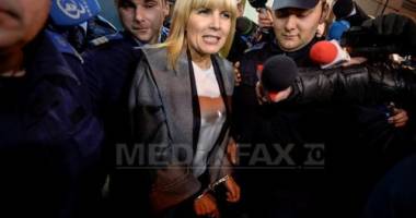 Elena Udrea, scoasă din DNA cu cătușe și jandarmi