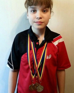 Stire din Sport : Elena Zaharia, performera Campionatului Național de tenis de masă